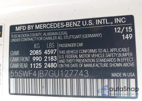 2016 Mercedes-Benz C 300 z USA, uszkodzony, nr VIN 55SWF4JB7GU127743